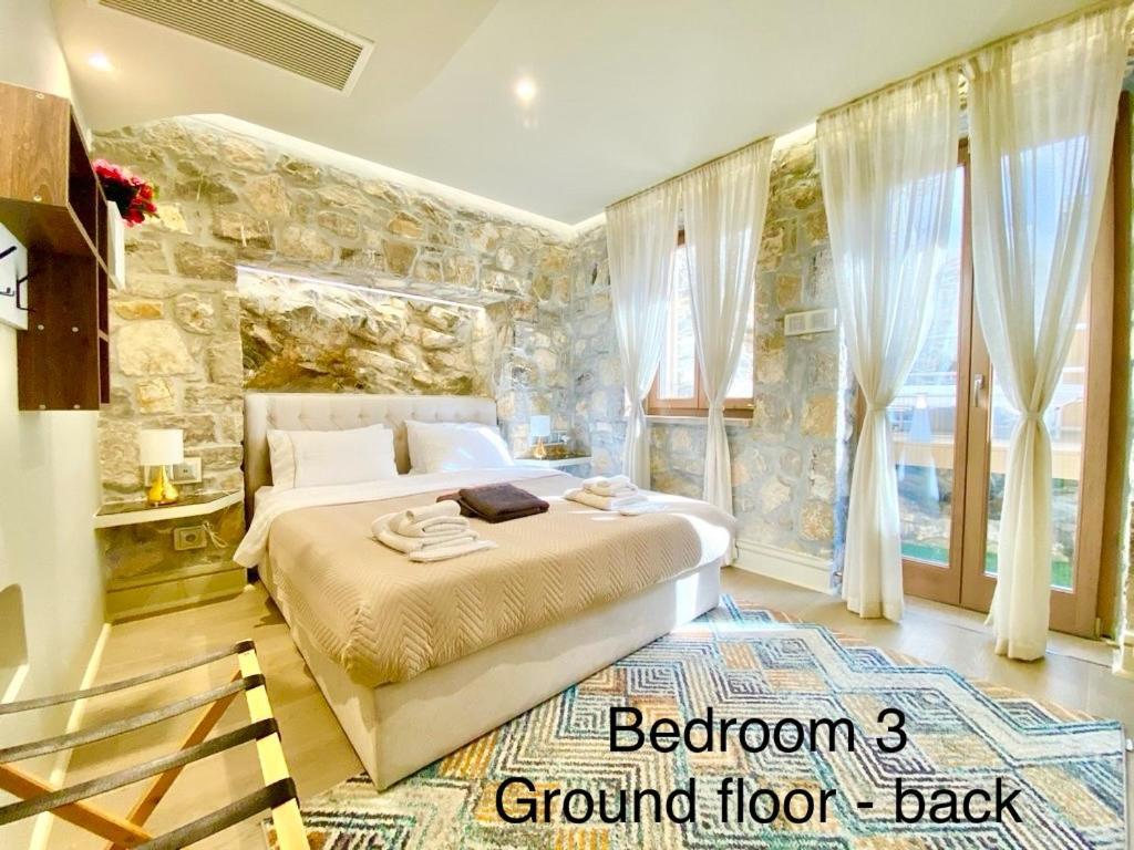 Villasonboard Rock Villa 3 Bed, 3 Bath, Jacuzzi, Seaside Ερμιόνη Εξωτερικό φωτογραφία