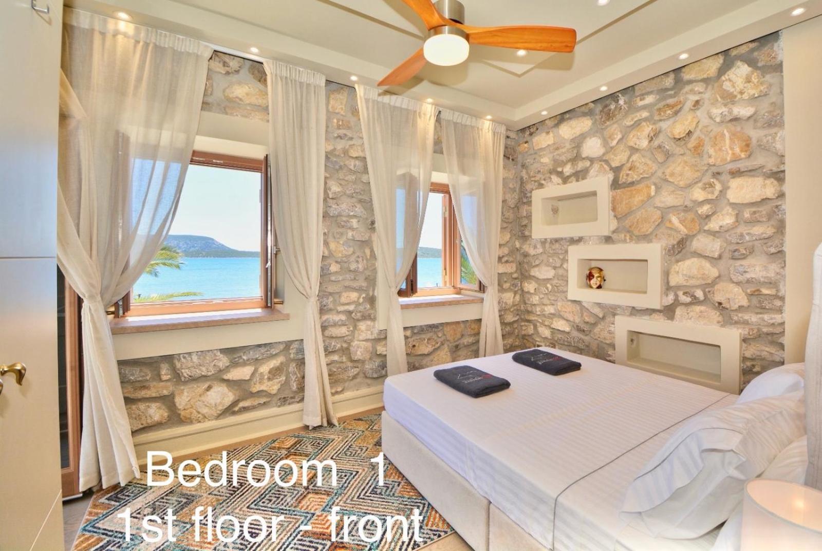 Villasonboard Rock Villa 3 Bed, 3 Bath, Jacuzzi, Seaside Ερμιόνη Εξωτερικό φωτογραφία