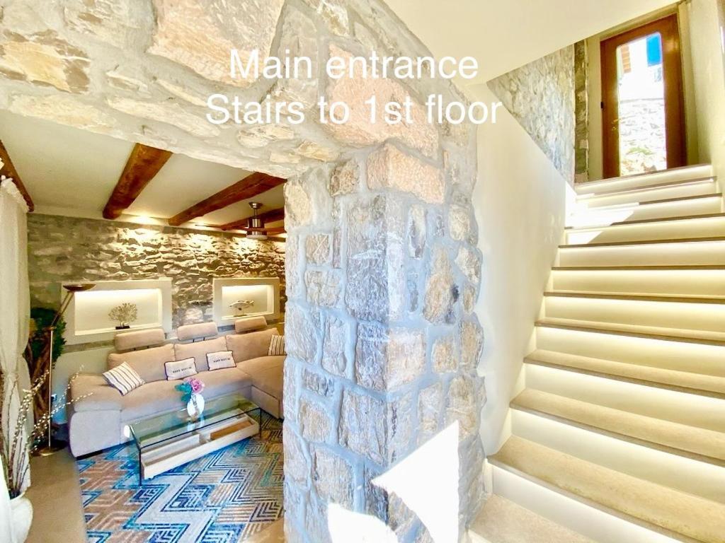 Villasonboard Rock Villa 3 Bed, 3 Bath, Jacuzzi, Seaside Ερμιόνη Εξωτερικό φωτογραφία