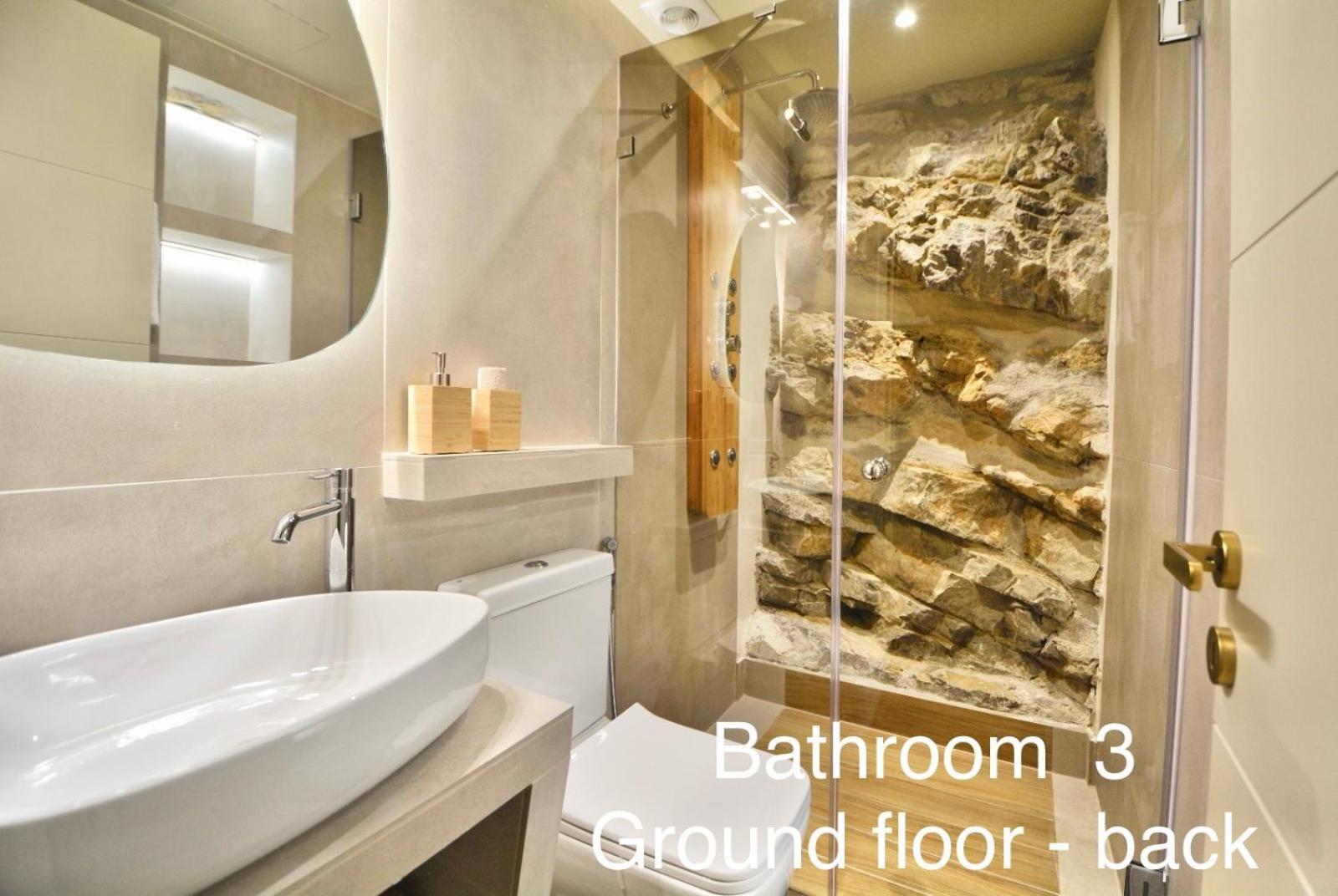 Villasonboard Rock Villa 3 Bed, 3 Bath, Jacuzzi, Seaside Ερμιόνη Εξωτερικό φωτογραφία