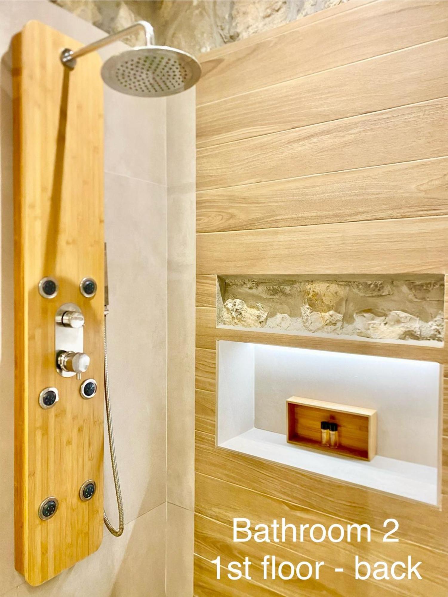 Villasonboard Rock Villa 3 Bed, 3 Bath, Jacuzzi, Seaside Ερμιόνη Εξωτερικό φωτογραφία
